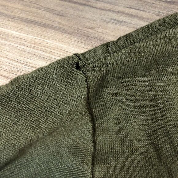 Topshop Womens Sweater Size 4 Olive Green V Neck Lightweight Slouchy FLAW - Picture 8 of 8